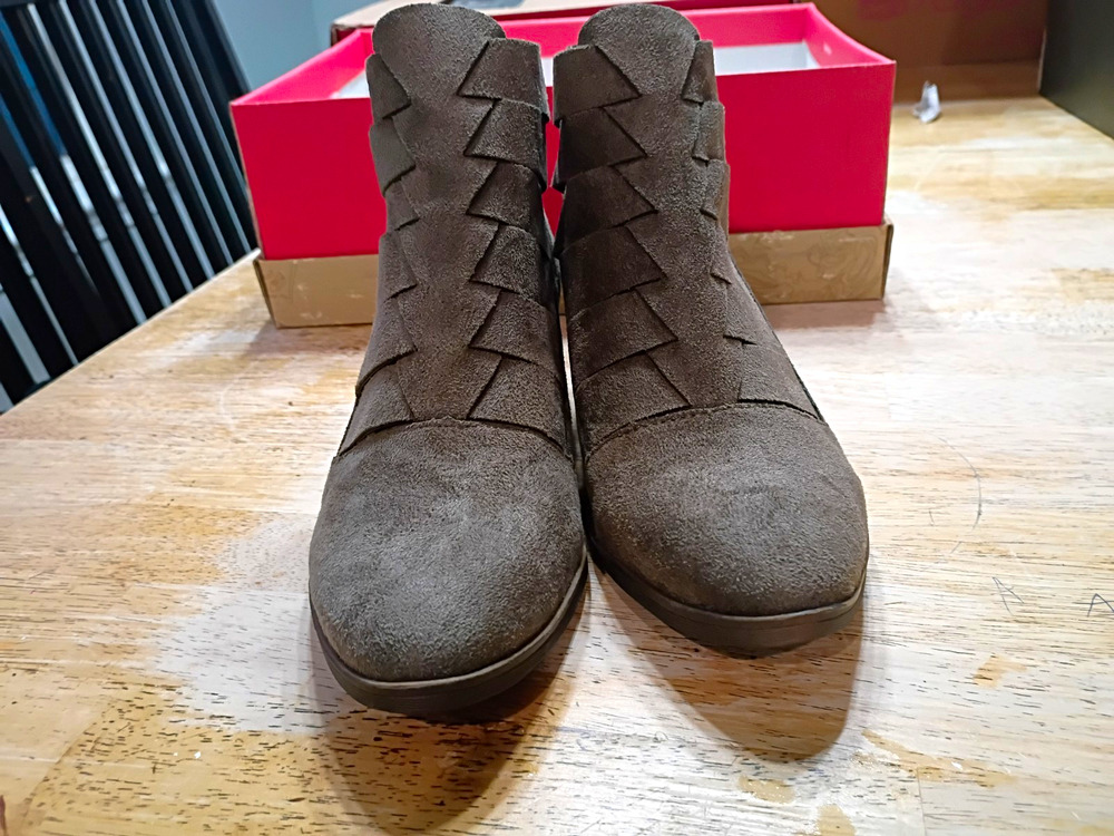 Skechers Women’s Brown Suede Ankle Bootie Round Toe Side Zip Solid Size 6